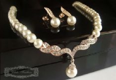 Elegant Stunning 18k Gold Plated rhinestone Crystal Pearl Necklace Earring set
